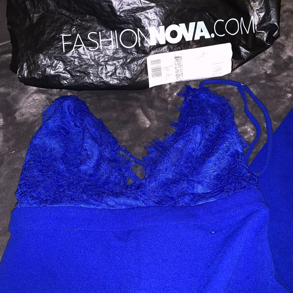 Size M : Fashion nova Royal blue jumpsuit - Picture 3 of 6